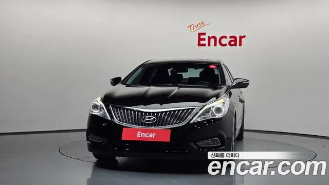 Hyundai Grandeur Premium — photo 1 of 20