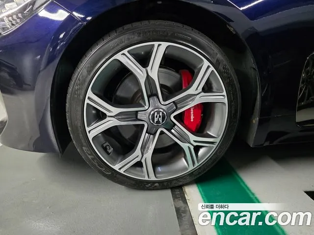 2018 Kia Stinger 3.3 Turbo AWD, photograph 4