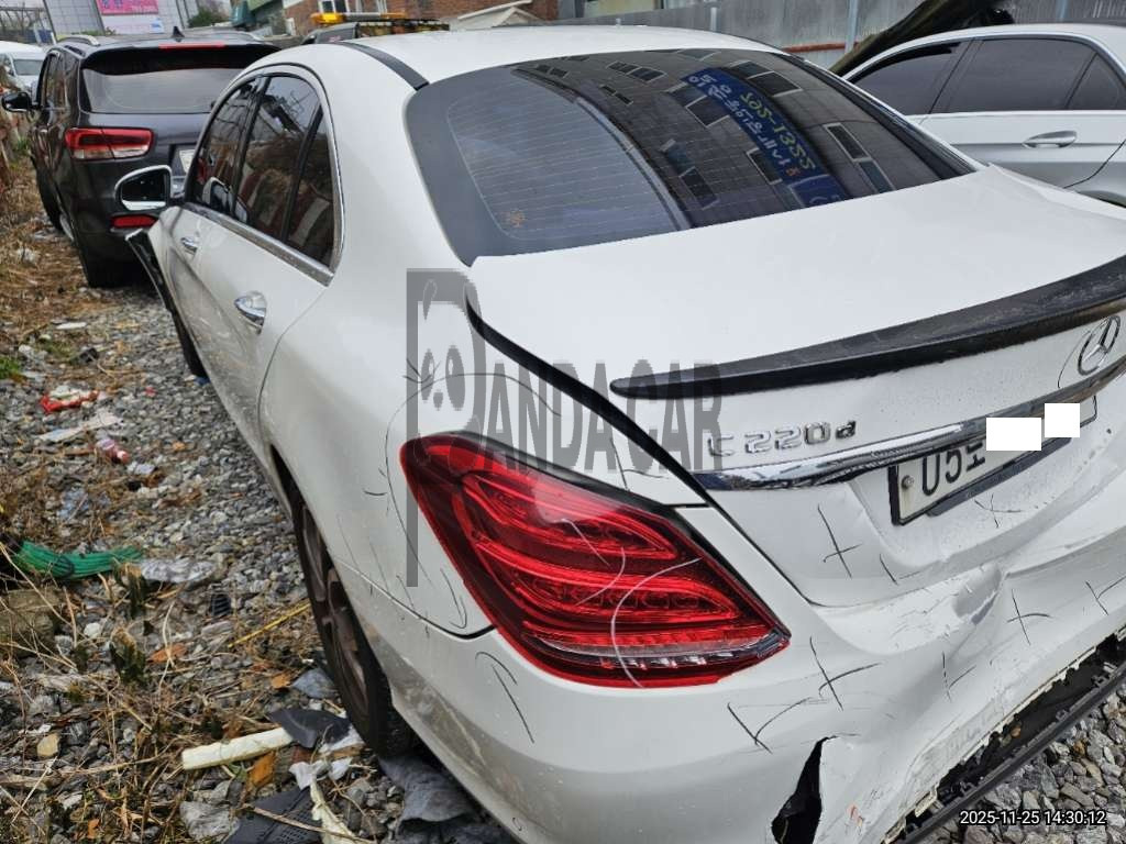 2017 Mercedes-Benz C220 d, photograph 3