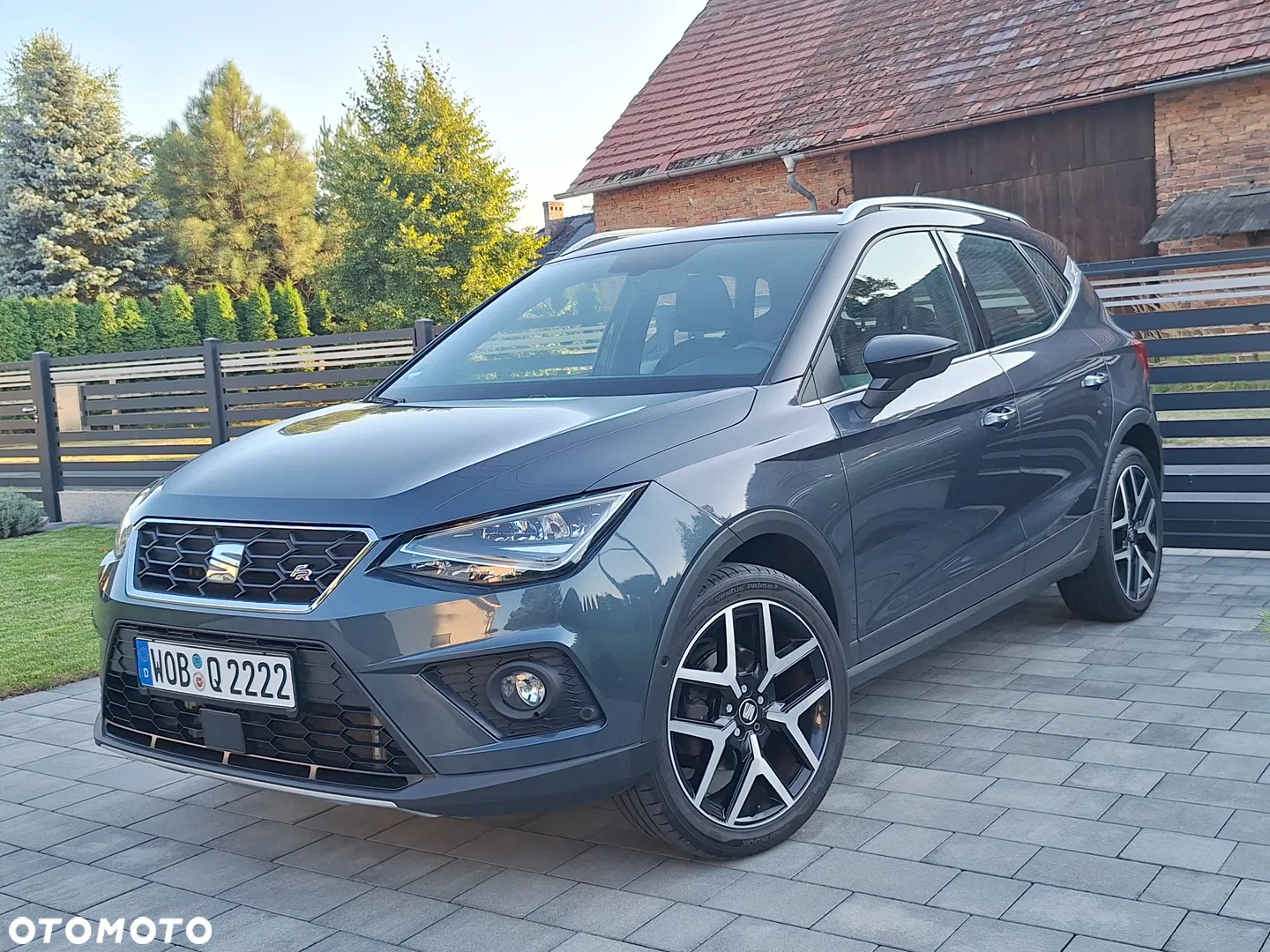 Seat Arona 1.5 TSI OPF DSG Fast Lane FR BEATS — photo 1 of 31