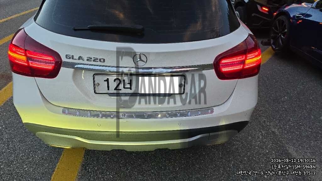 2019 Mercedes-Benz GLA220, photograph 1