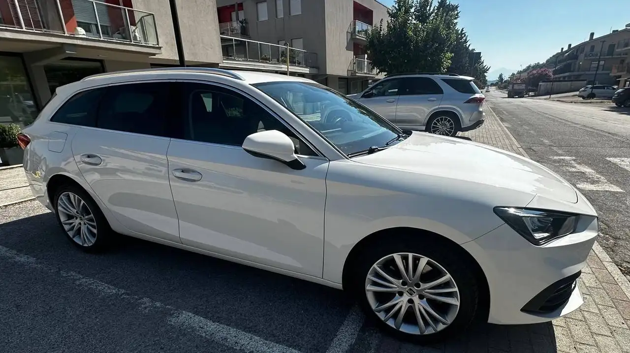 SEAT Leon Leon Sportstourer 1.5 tgi Style 130cv dsg — photo 1 of 15