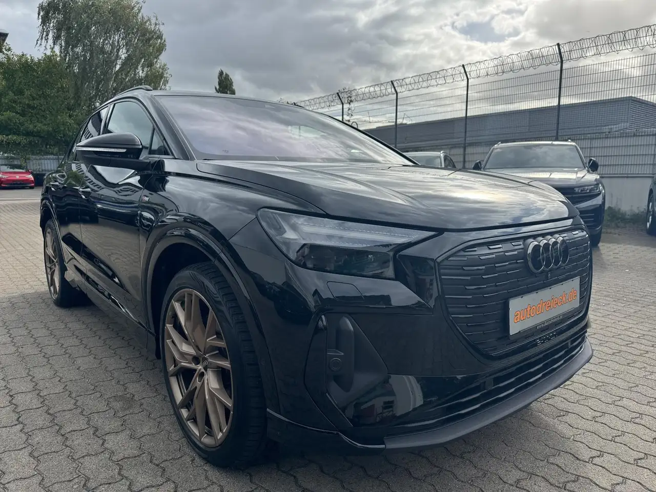 2025 Audi Q4 e-tron 55 2x S line ACC AHK WÄRMEPUMPE SONOS, photograph 3