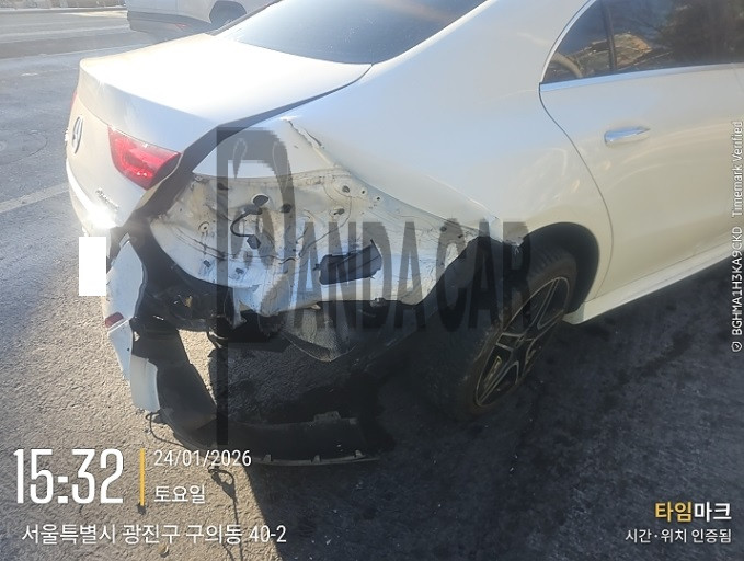 2021 Mercedes-Benz CLA250 4MATIC, photograph 4