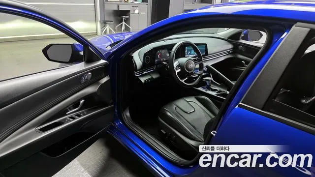 Hyundai AVANTE 1.6 — photo 1 of 30