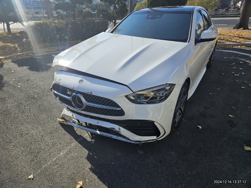 2024 Mercedes-Benz C 200, photograph 2