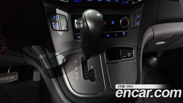 2020 Hyundai Starex Van 5-Seater, photograph 5