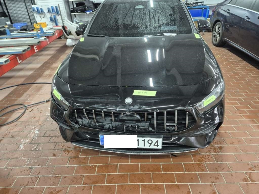 2024 Mercedes-Benz MercedesAMG A 35 4MATIC, photograph 1