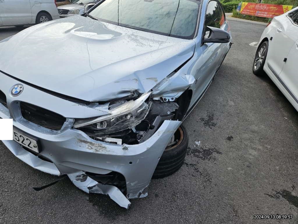 2018 BMW M4 Coupe Competition Package, photograph 2