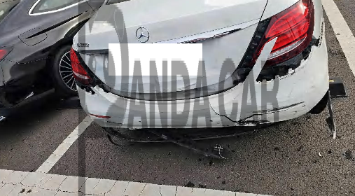 2017 Mercedes-Benz E300, photograph 3