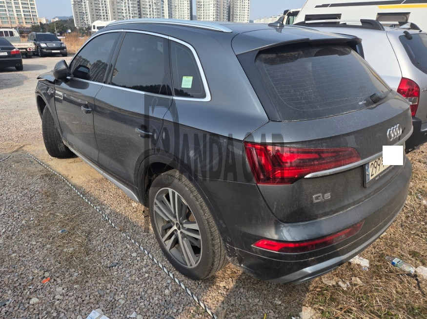 2021 Audi Q5 45 TFSI quattro, photograph 3