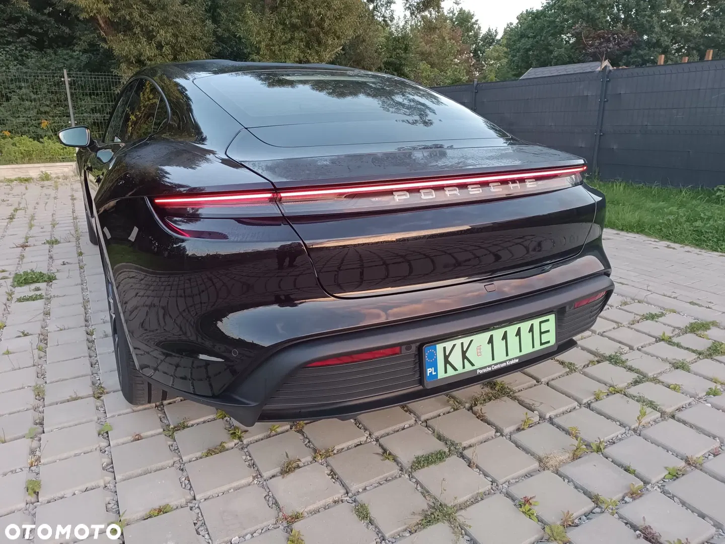 2023 Porsche Taycan, photograph 4