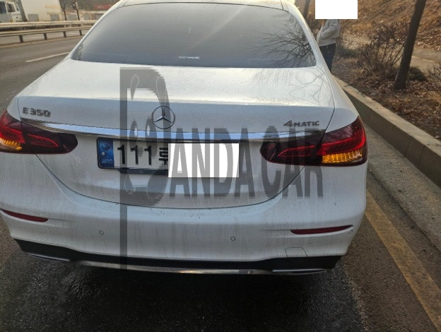 2021 Mercedes-Benz E350 4MATIC, photograph 3