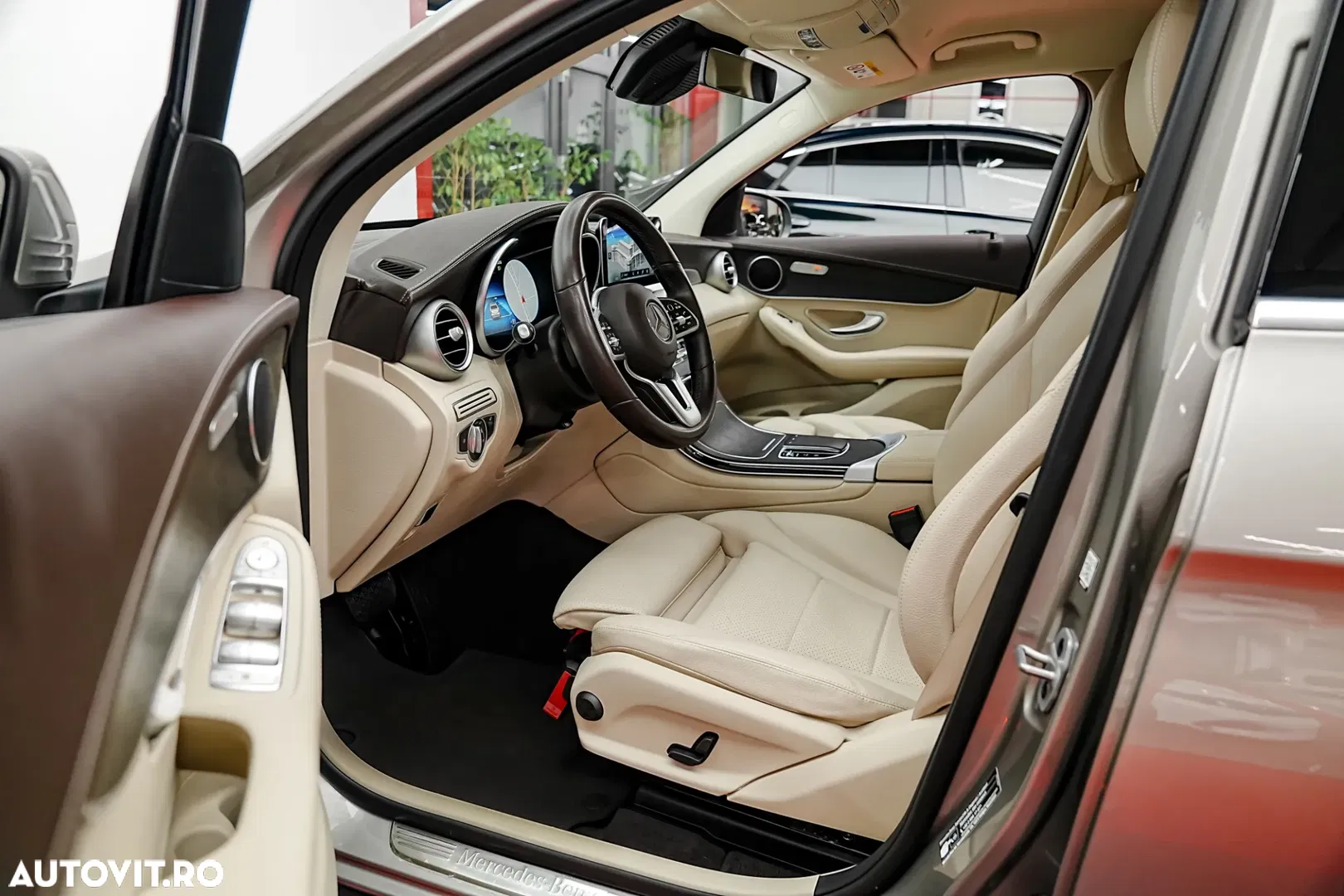 2022 Mercedes-Benz GLC 300 de 4Matic 9G-TRONIC Exclusive, photograph 4