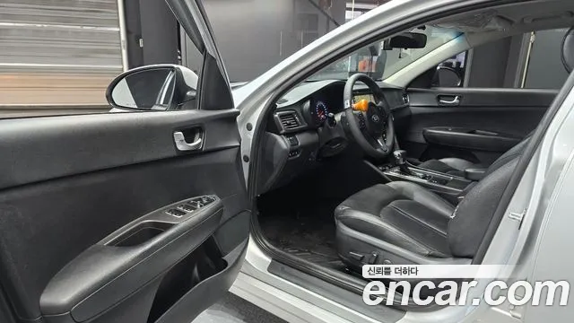 Kia K5 LPI Taxi — photo 1 of 29
