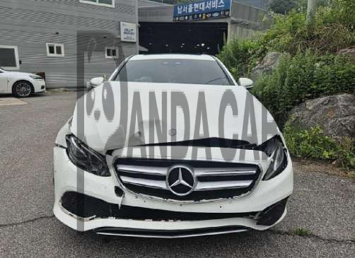 2017 Mercedes-Benz E200, photograph 2