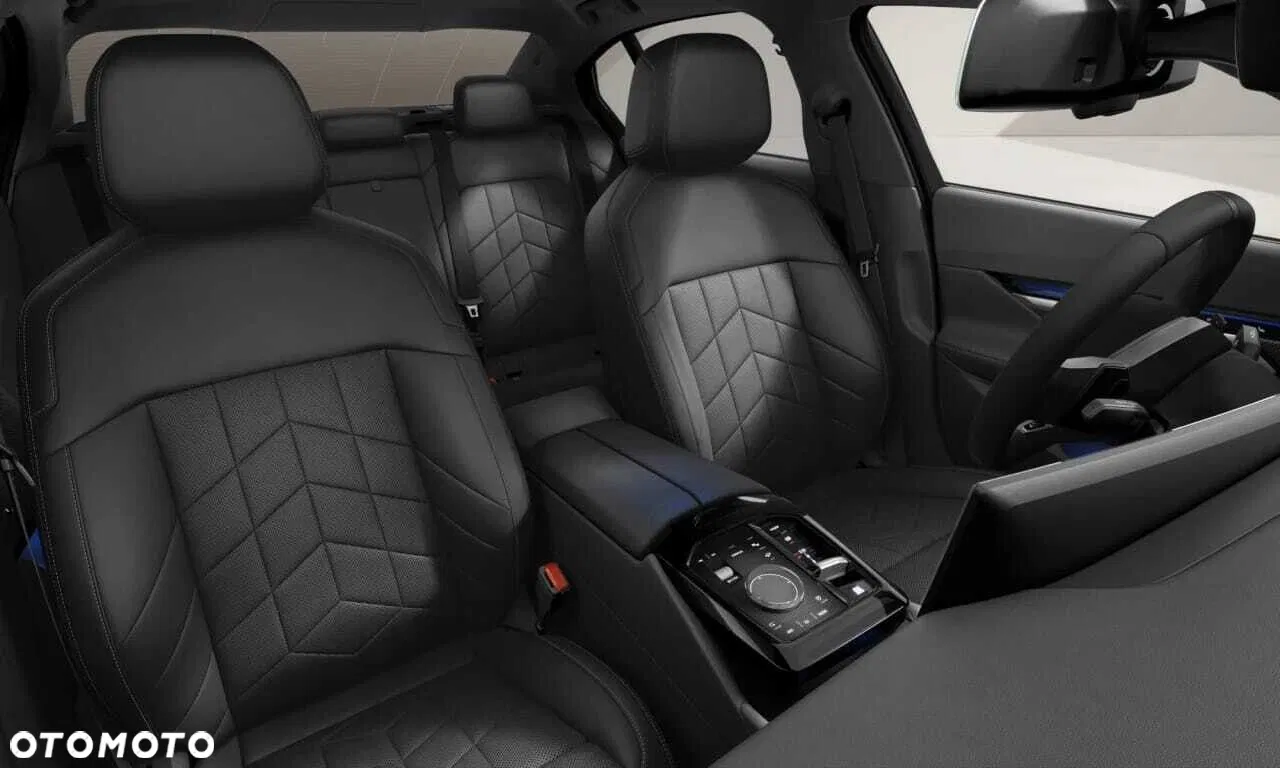 2025 BMW Seria 5 520d xDrive mHEV M Sport, photograph 12