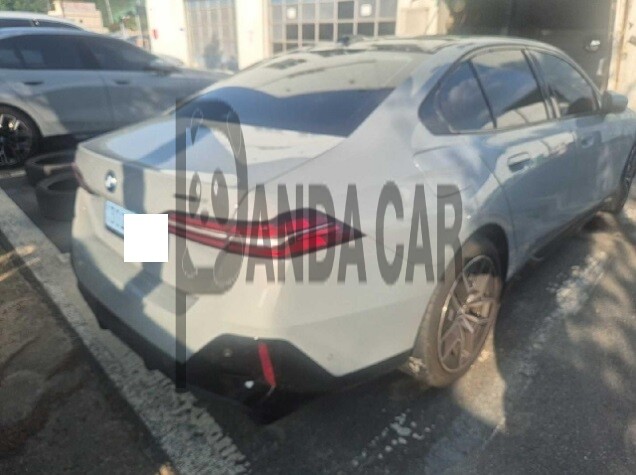 2026 BMW i5 eDrive40, photograph 3