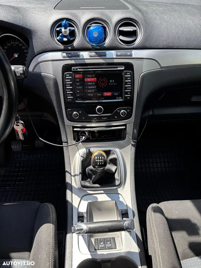 2010 Ford S-Max 2.0 TDCi DPF Ambiente, photograph 7