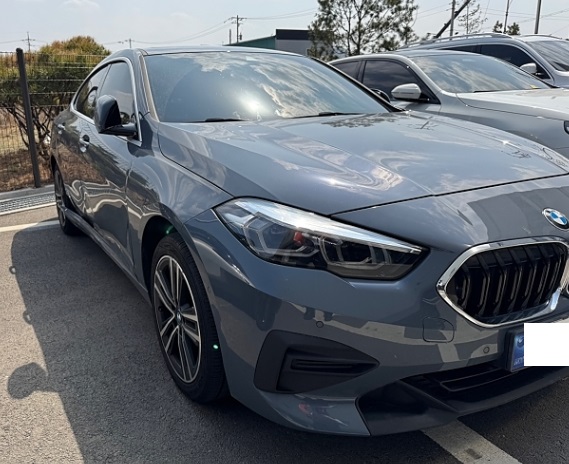 2021 BMW 220i Gran Coupe, photograph 1