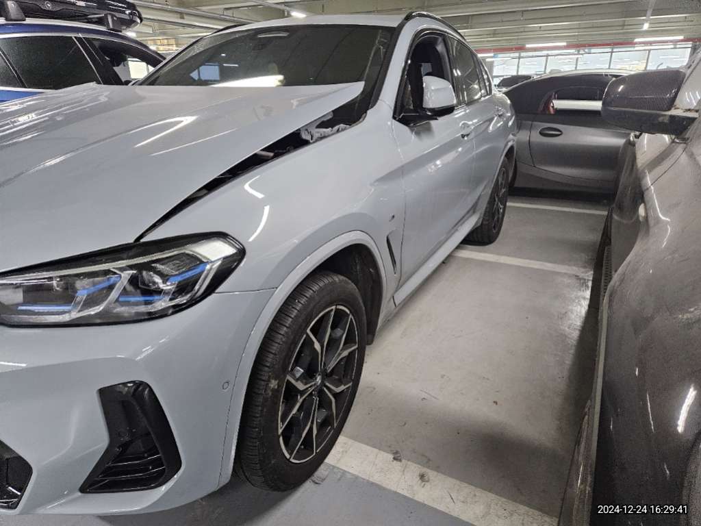 2022 BMW X4 xDrive20d, photograph 3