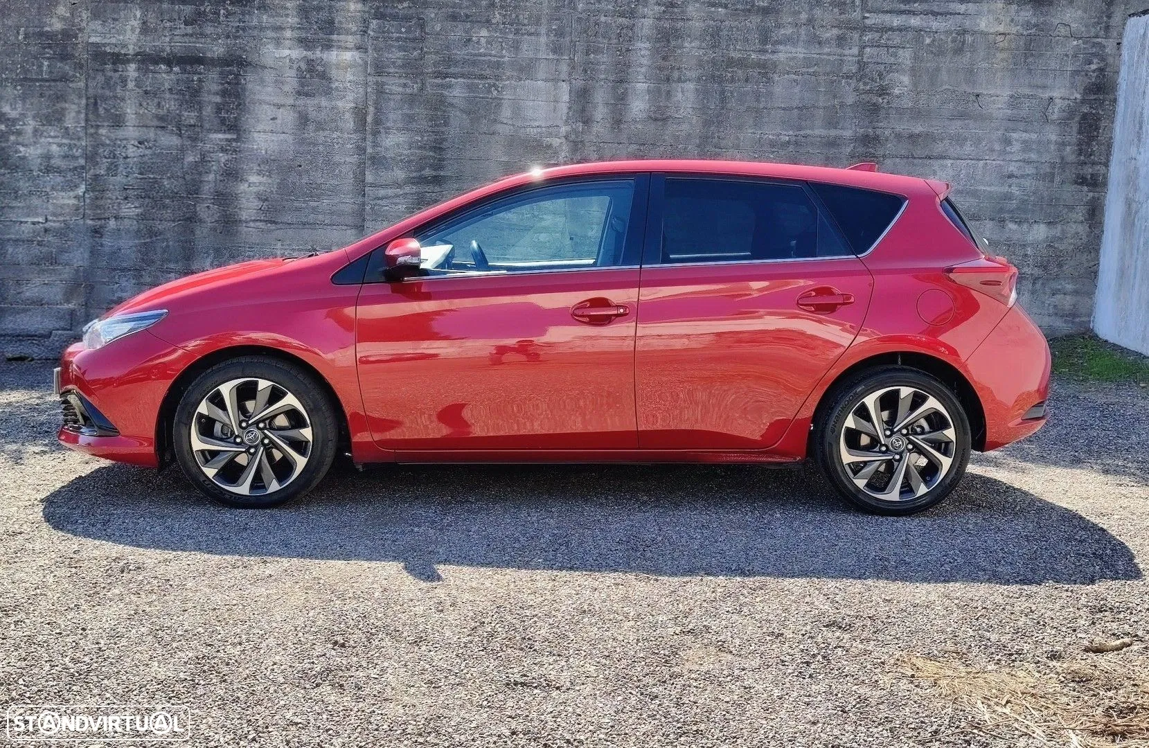 2015 Toyota Auris 1.2T Exclusive, photograph 2