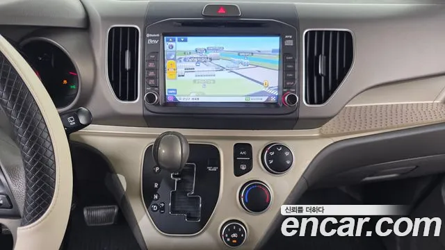 Kia RAY Luxury — photo 1 of 33