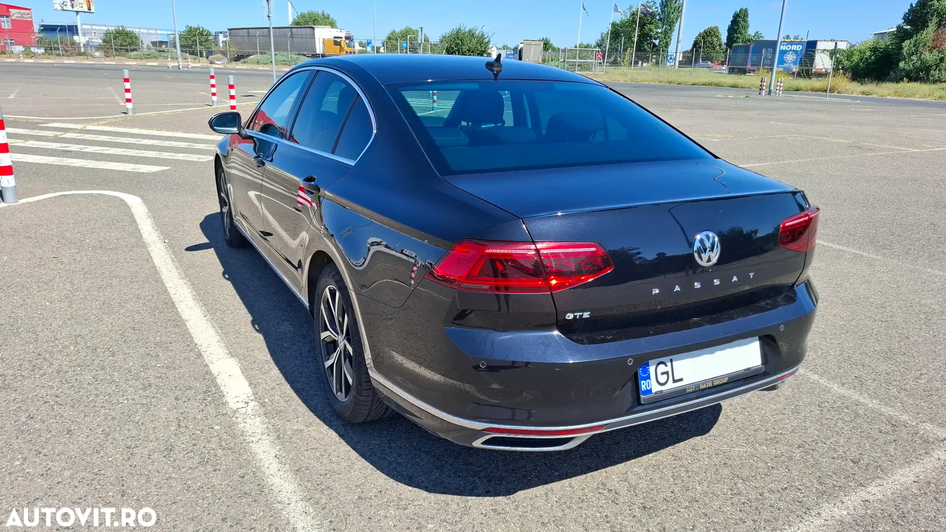2020 Volkswagen Passat, photograph 3