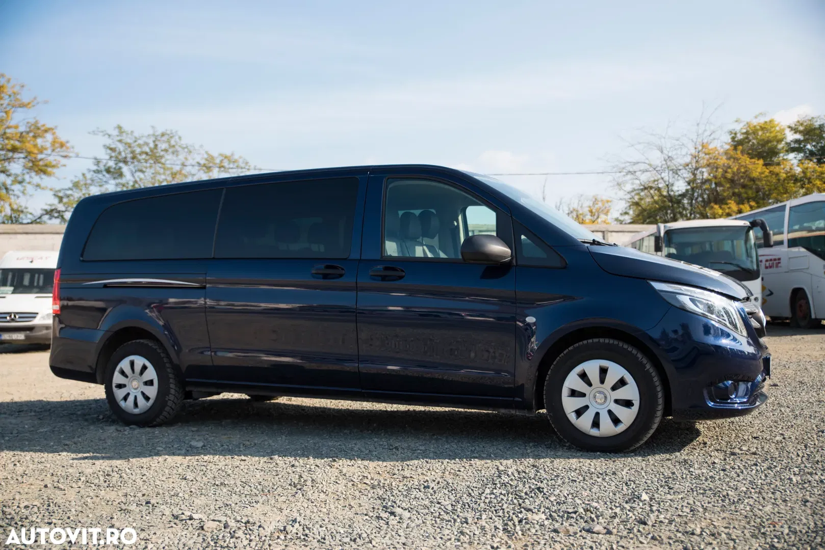 2017 Mercedes-Benz Vito (BlueTEC) Tourer Kompakt SELECT, photograph 2