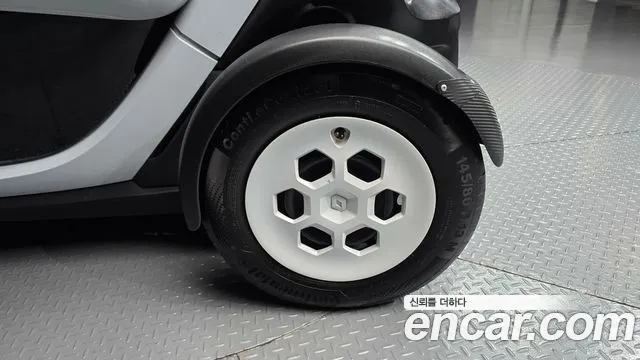 2020 Renault-KoreaSamsung Twizy Life(2-Seater), photograph 5