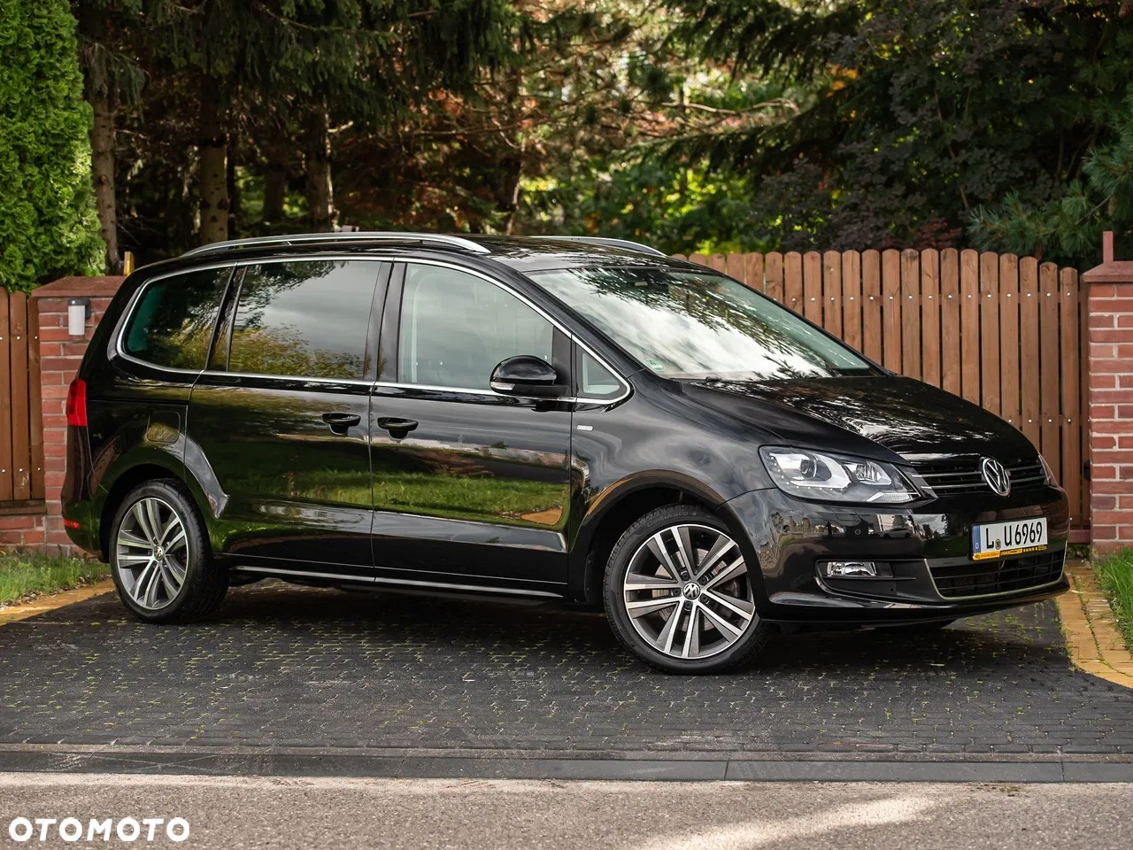 2012 Volkswagen Sharan 2.0 TDI BlueMotion Technology Match, photograph 6