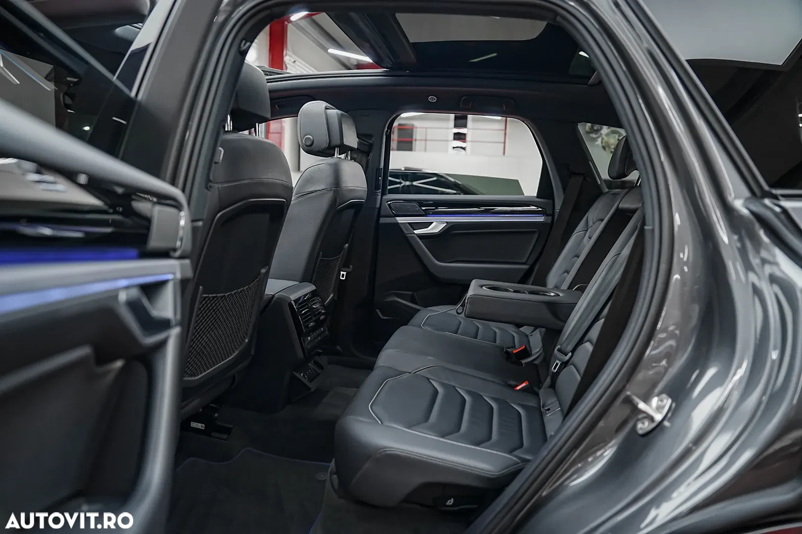 2020 Volkswagen Touareg 3.0 V6 e-Hybrid 4Motion Aut. R, photograph 6