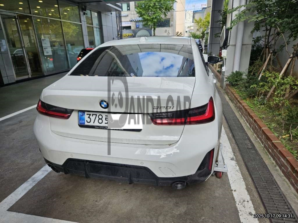 2025 BMW 320i, photograph 1