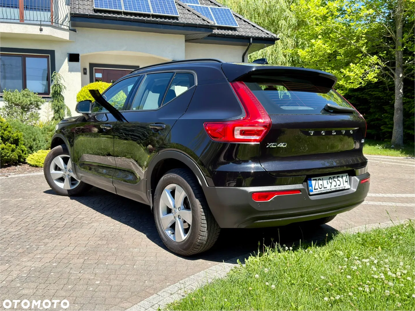 2021 Volvo XC 40 D3 Momentum, photograph 3