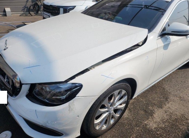 2017 Mercedes-Benz E220 d, photograph 1