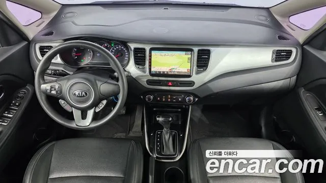 Kia Carens 2.0 LPI Luxury — photo 1 of 30