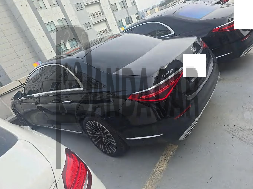 2023 Mercedes-Benz S450 4MATIC, photograph 2