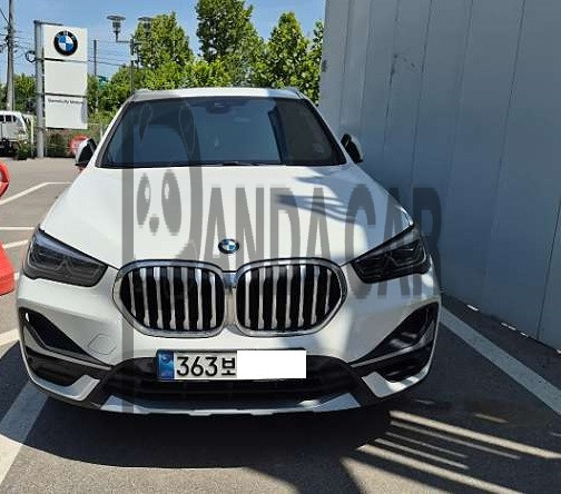 2022 BMW X1 xDrive20i, photograph 1