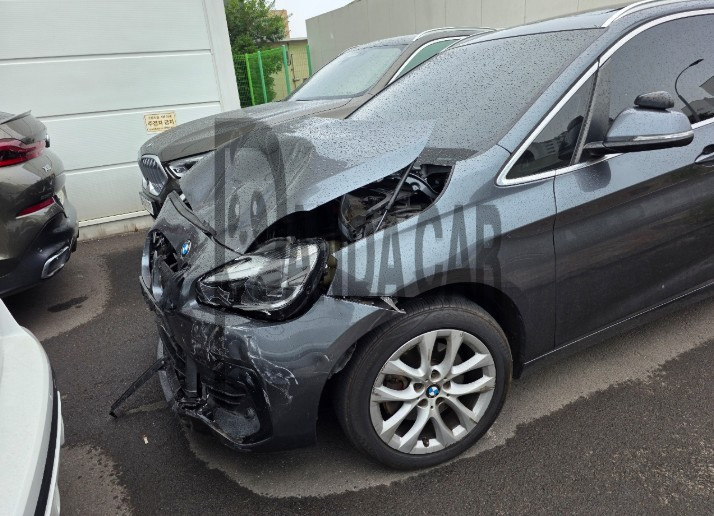 2021 BMW Active Tourer, photograph 2