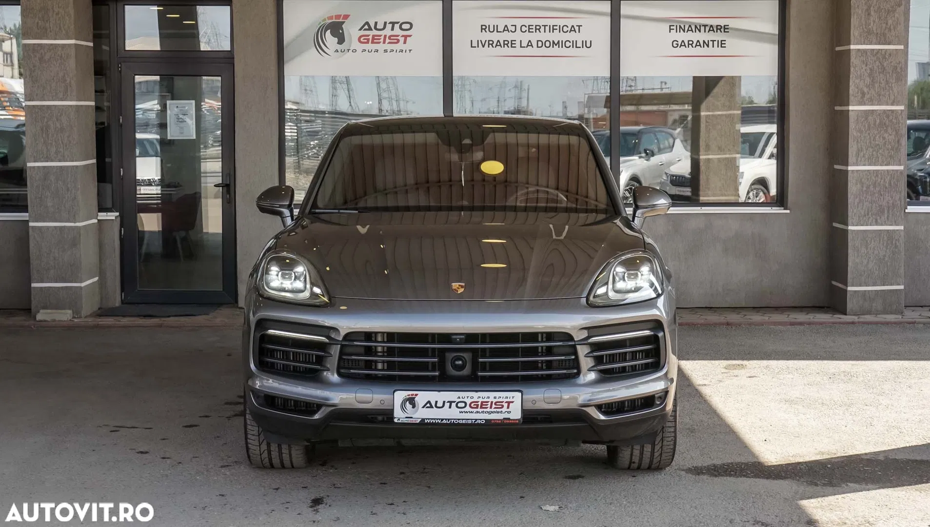 2023 Porsche Cayenne Coupe Tiptronic S Platinum Edition, photograph 2