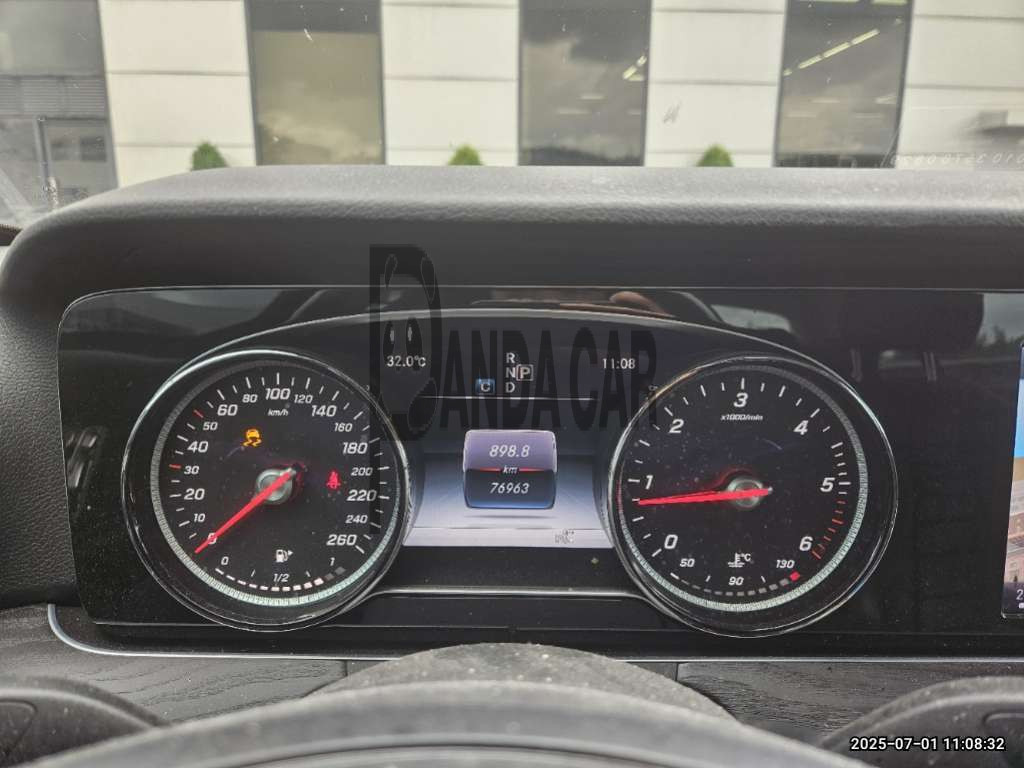 2017 Mercedes-Benz E220 d, photograph 2