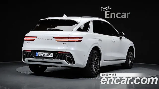 Genesis GV70 2.5T Gasoline AWD — photo 1 of 33