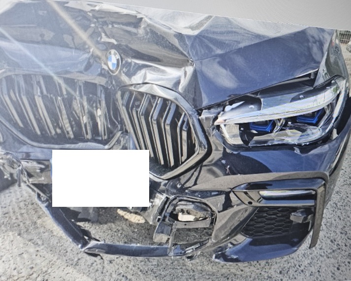 2021 BMW X6 xDrive40i, photograph 3