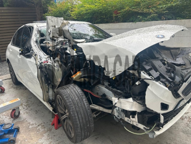 2025 BMW 320i, photograph 4