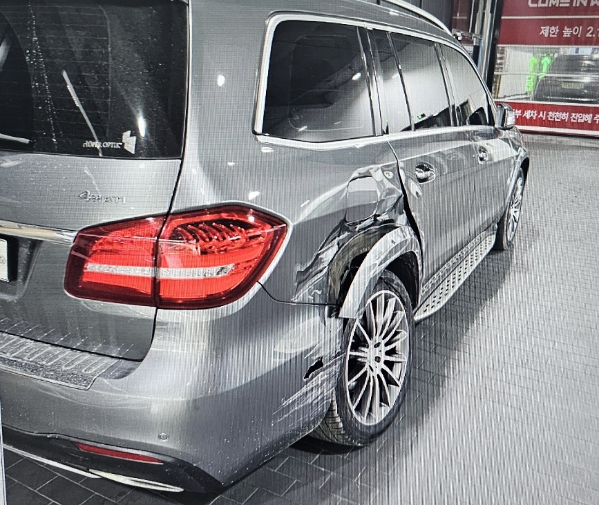 2017 Mercedes-Benz GLS500 4Matic, photograph 2