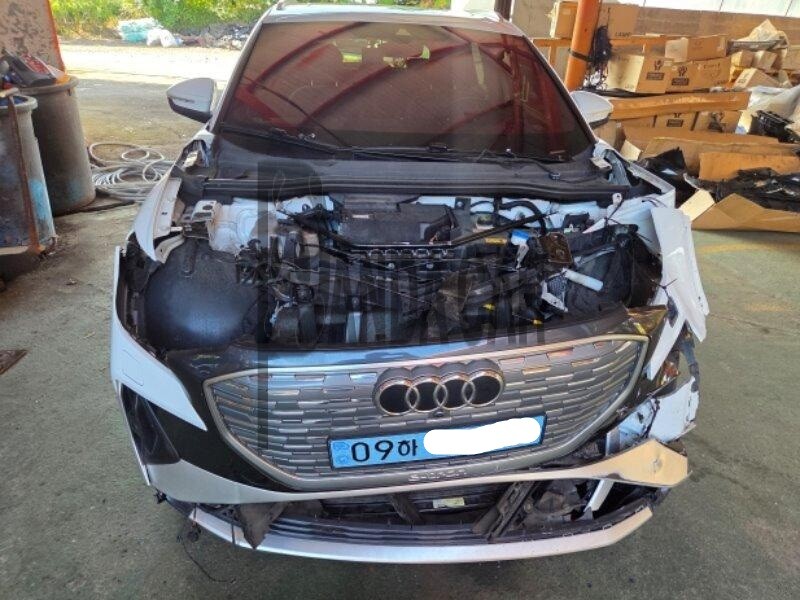 2022 Audi Q4 e-tron 40, photograph 5