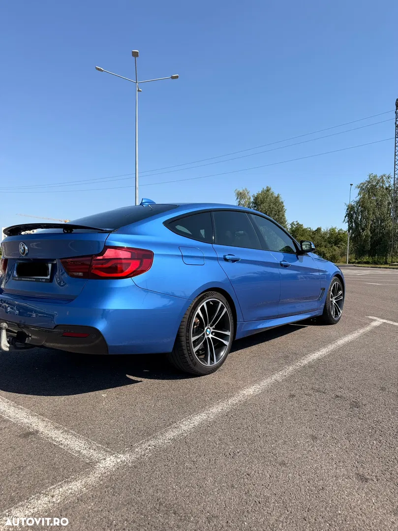 2019 BMW Seria 3, photograph 9