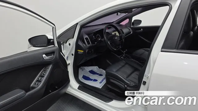Kia K3 Trendy — photo 1 of 20
