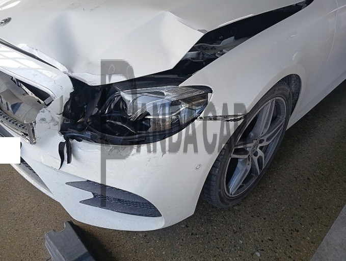 2019 Mercedes-Benz E300, photograph 2