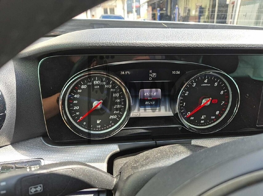 2017 Mercedes-Benz E200, photograph 3